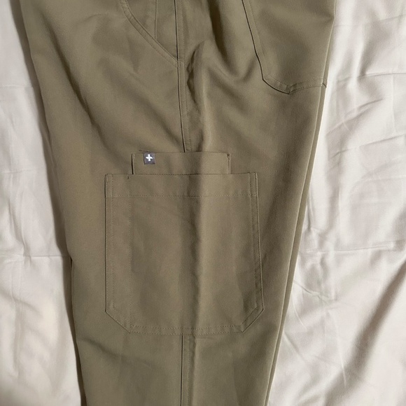 FIGS High Waisted Yola Skinny Scrub Pants Tan Nude Latte Size Medium - Picture 9 of 12